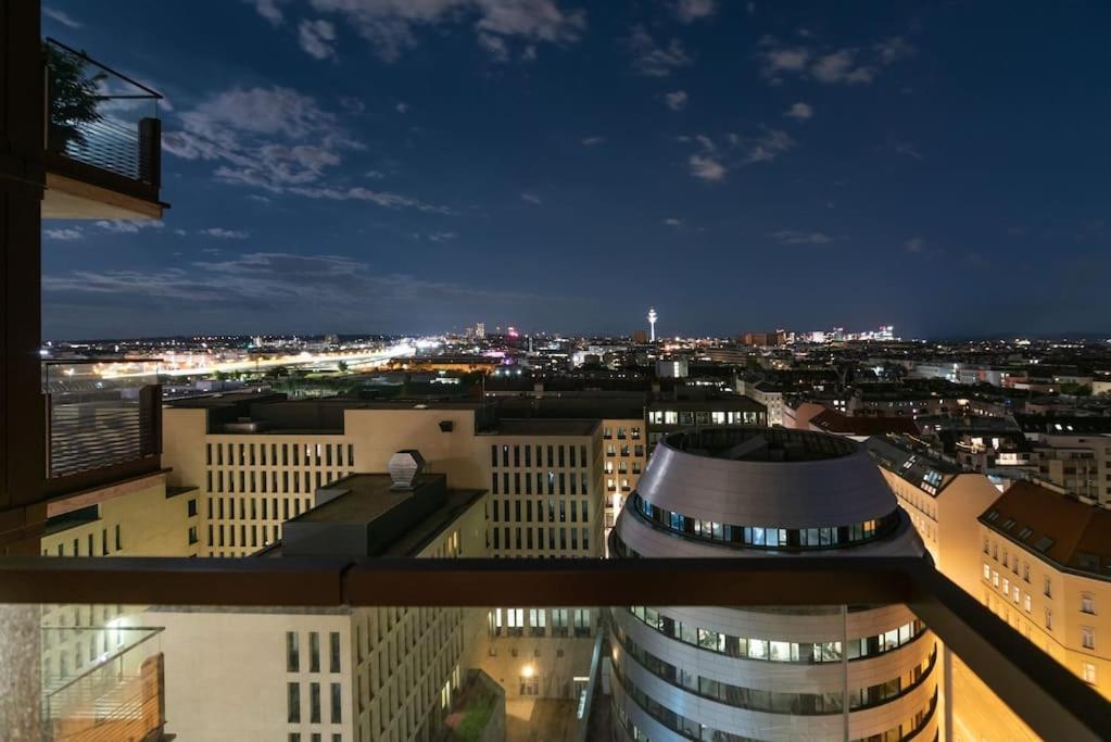 Hoch Hinaus, Neu Und Stilvoll Mit Pool Am Dach Lejlighed Wien Eksteriør billede